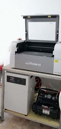 16196355515544-incisorelaserlv180co2rolandengravinglasermachinelv180roland