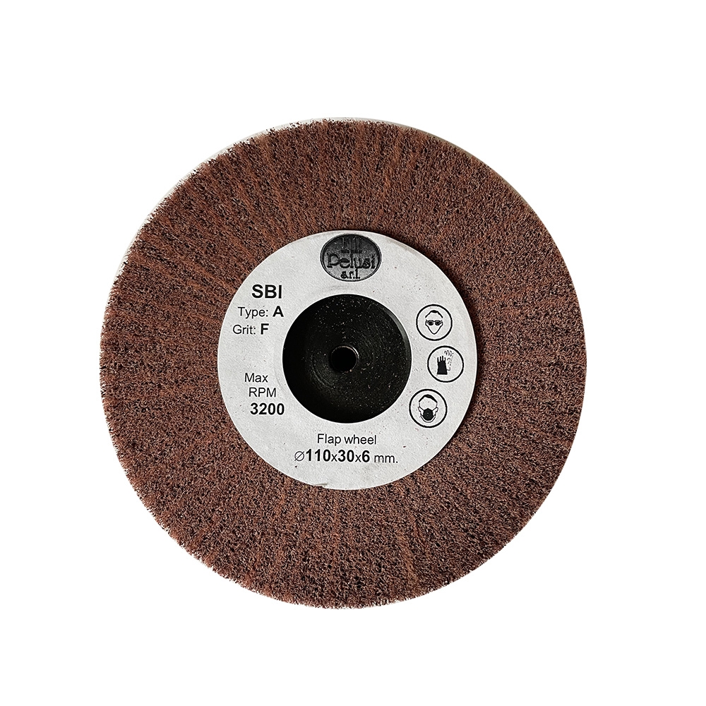 Spazzola Con Aletta In Ossido Di Alluminio Scotch-Brite: Diametro 11,4 Cm, Larghezza 10,2 Cm, Filettatura 5/8-11, Grana Extra Grossa